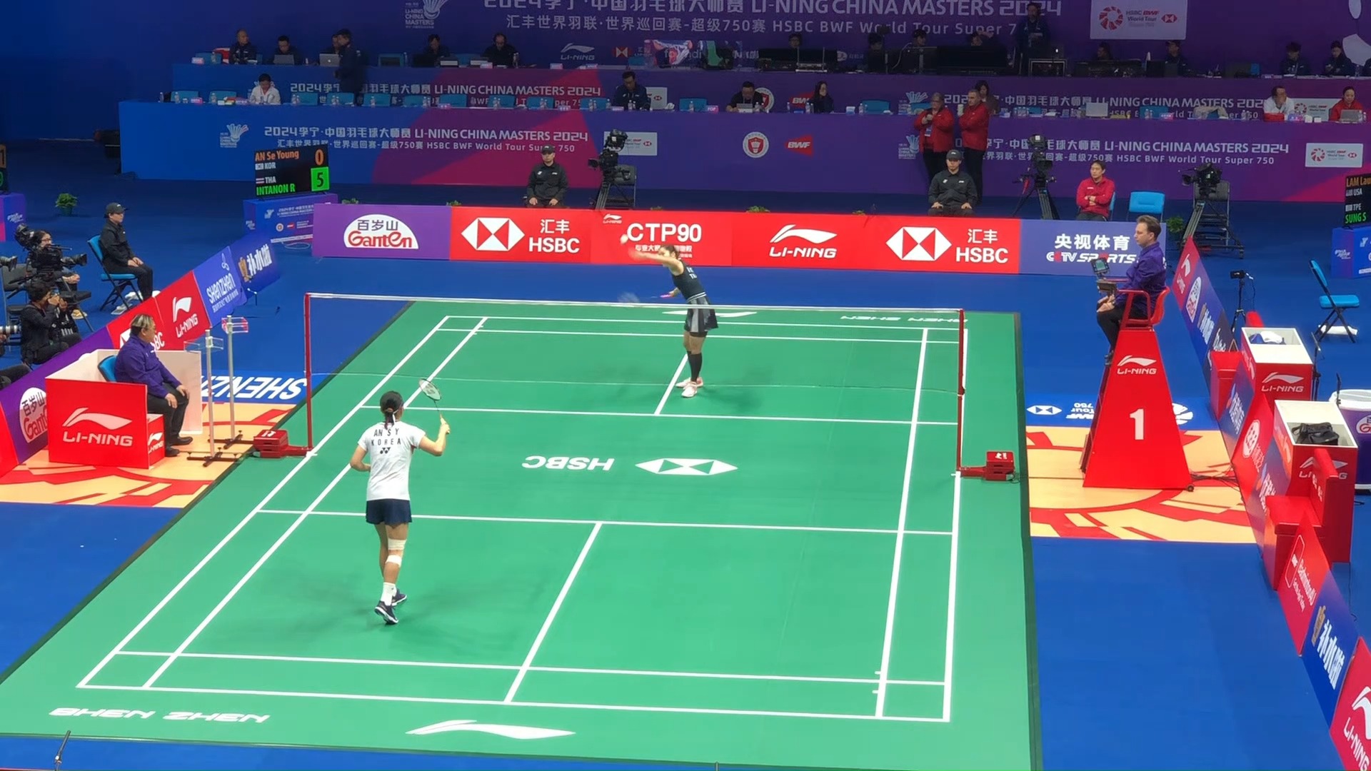 在困境中坚 在困境中坚