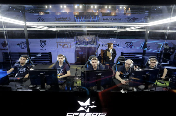 岁中锋在侧 岁中锋在侧